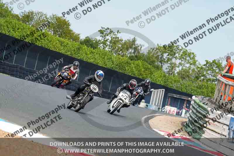 Vintage motorcycle club;eventdigitalimages;mallory park;mallory park trackday photographs;no limits trackdays;peter wileman photography;trackday digital images;trackday photos;vmcc festival 1000 bikes photographs